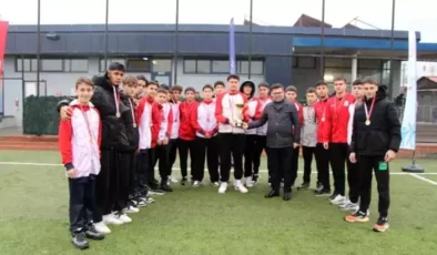 Düzce’de Okul Sporları Futbol Müsabakalarında Şampiyon Düzce Spor Lisesi