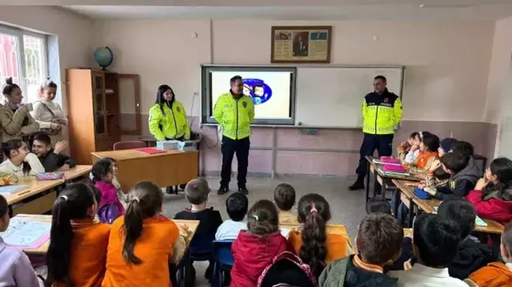 Karacabey’de Öğrencilere Trafik Semineri Verildi