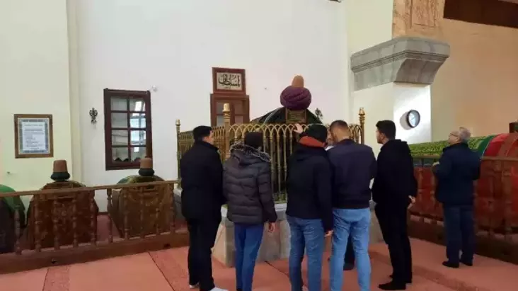 KYK Yurtları Öğrencileri Mevlevi Türbe Camii’ni Ziyaret Etti